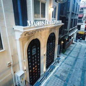 Maroon Tomtom Istanbul