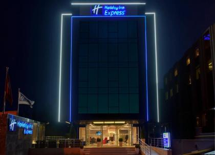 Holiday Inn Express Istanbul-Altunizade - image 1