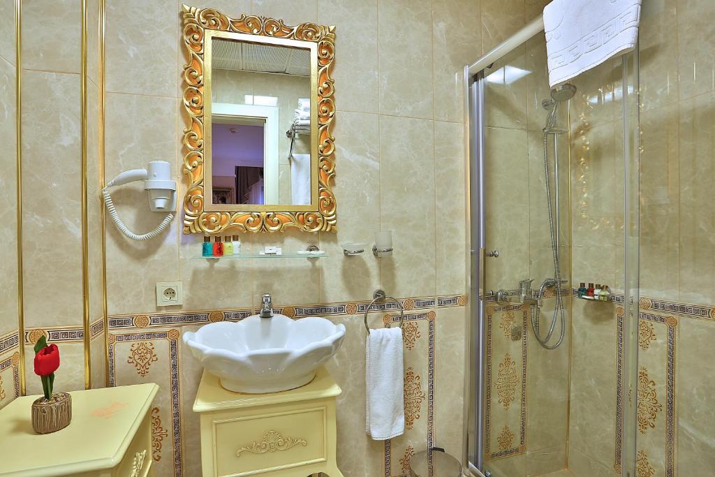 Edibe Sultan Hotel - image 2
