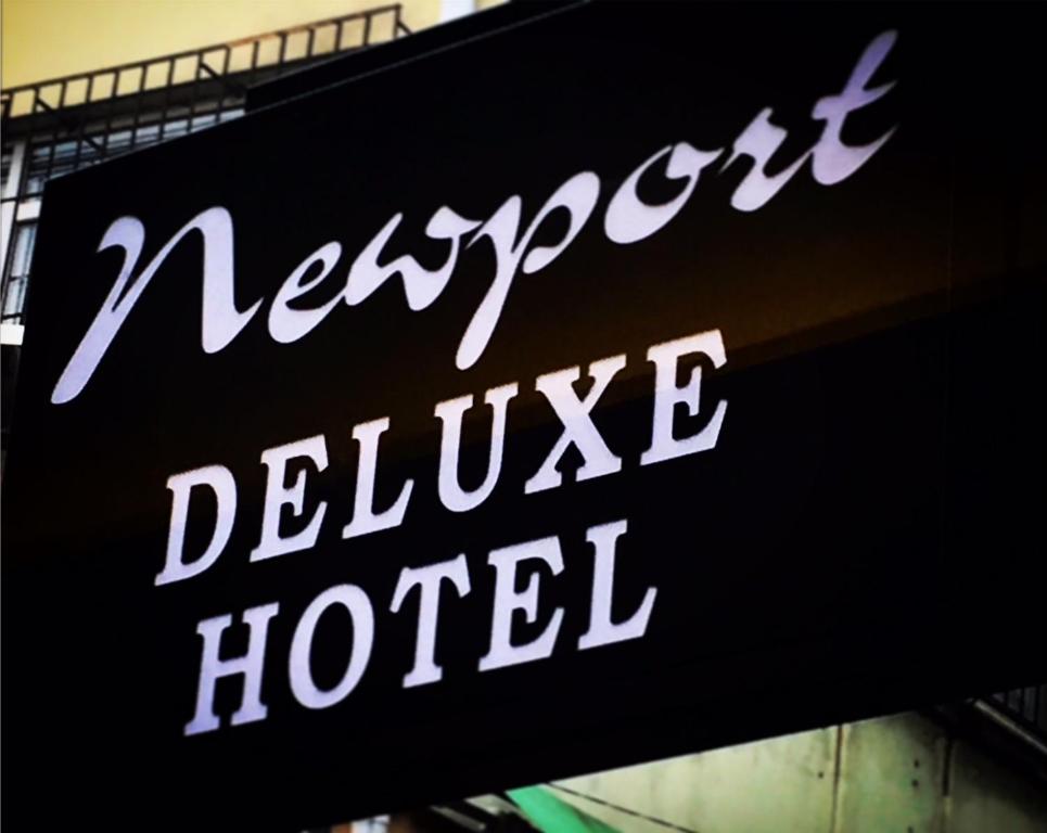 Deluxe Newport Hotel - image 3
