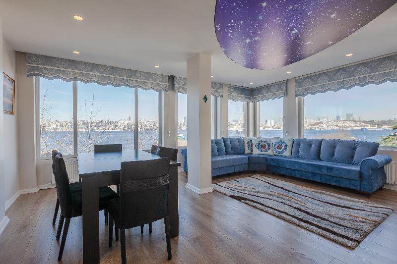 Luxurious Flat with Breathtaking Sea View - image 4