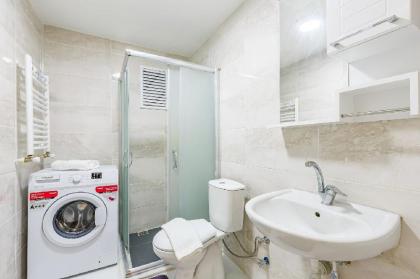 Two BR Apartment in the Heart of Kadikoy - image 11