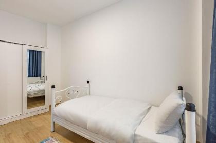 Two BR Apartment in the Heart of Kadikoy - image 12