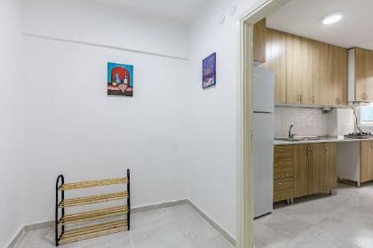 Two BR Apartment in the Heart of Kadikoy - image 2