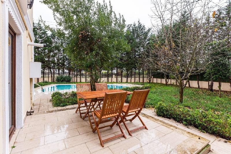 Gorgeous 5 BR Villa with Pool and Garden in  Sile - image 4