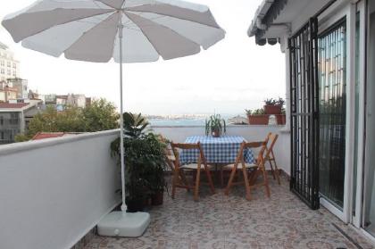 Charming Flat with Bosphorus View - image 17