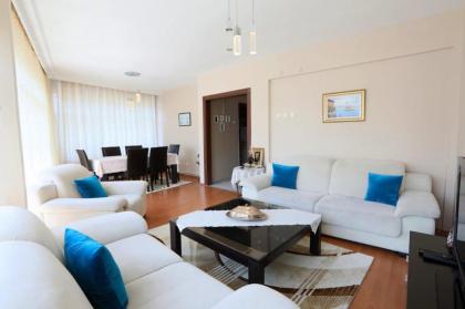 Flat with Two Living Rooms and Balcony in Uskudar
