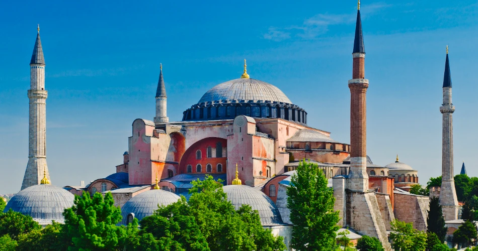 Hagia Sophia vs. Blue Mosque: A Tale of Two Architectural Wonders