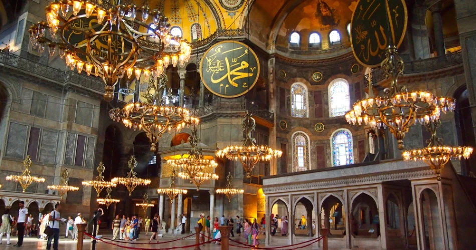Hagia Sophia vs. Blue Mosque: A Tale of Two Architectural Wonders