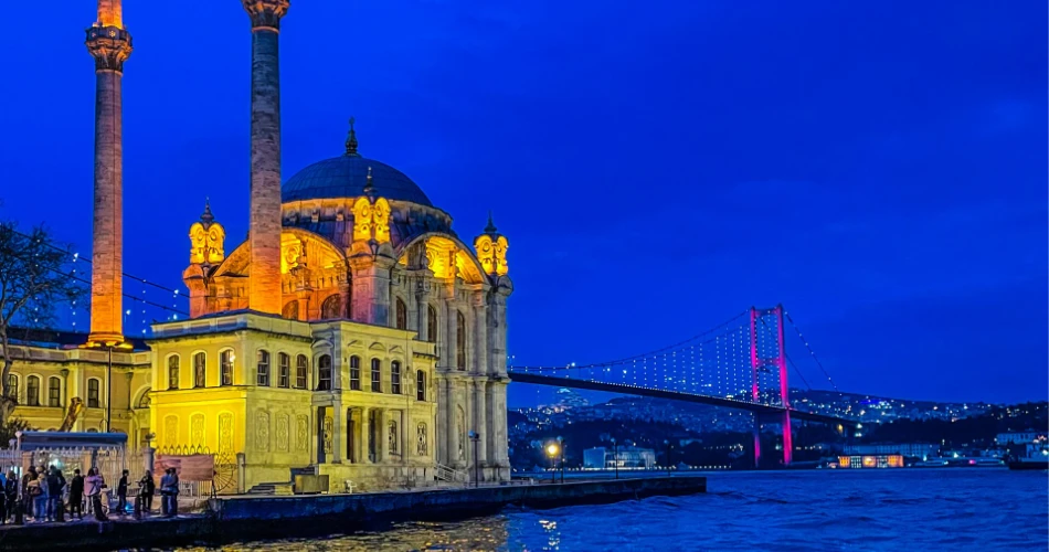 A Comprehensive Travel Guide to Istanbul, Turkey