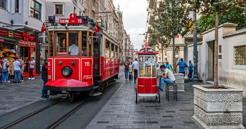 A Comprehensive Travel Guide to Istanbul, Turkey