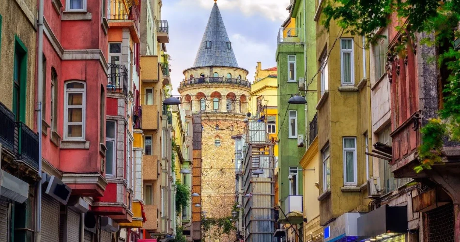 A Comprehensive Travel Guide to Istanbul, Turkey