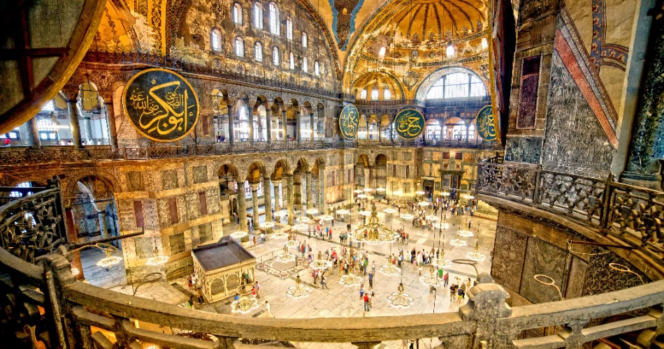 A Comprehensive Travel Guide to Istanbul, Turkey