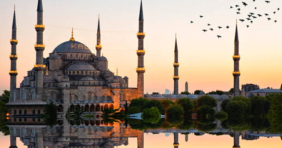 A Comprehensive Travel Guide to Istanbul, Turkey