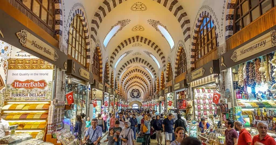 A Comprehensive Travel Guide to Istanbul, Turkey