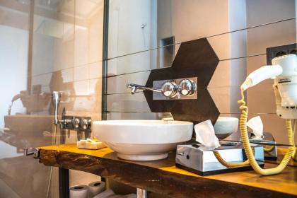 West Pera Hotel - image 23