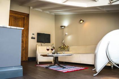 West Pera Hotel - image 24