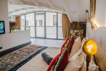 West Pera Hotel - image 26
