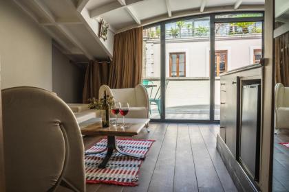 West Pera Hotel - image 27