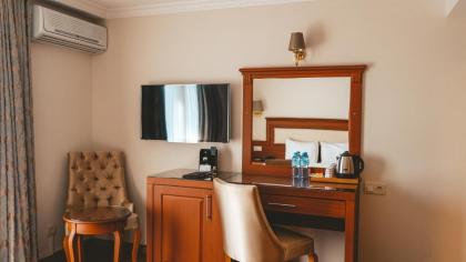 Premier Vista Hotel - image 27