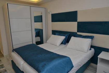 Deep Hotel - image 22