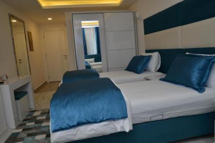 Deep Hotel - image 23