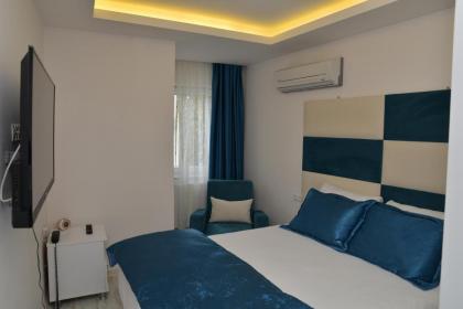 Deep Hotel - image 28