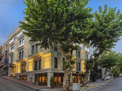 Grand Naki Hotel - image 1