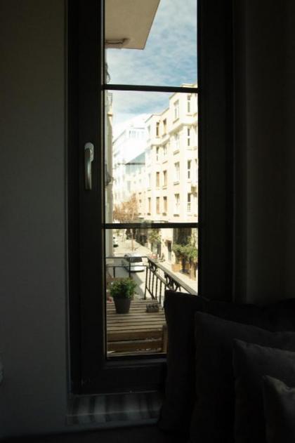 Louis Rooms - image 23