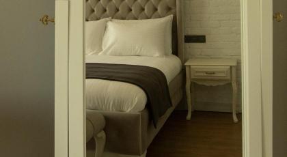 Louis Rooms - image 26