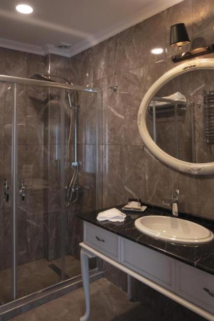 Louis Rooms - image 30