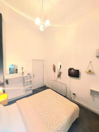 labella room 3 - image 23