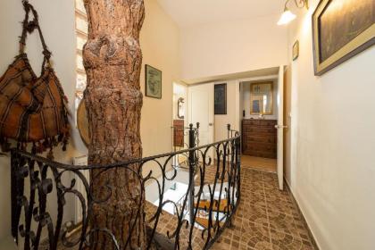 House with Tree Inside near Sea in Maltepe - image 24