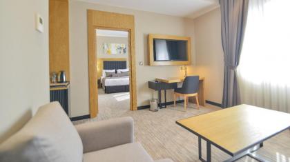 QUA COMFORT HOTEL - image 24
