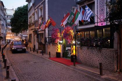 Middle Village Suite Hotel - image 27