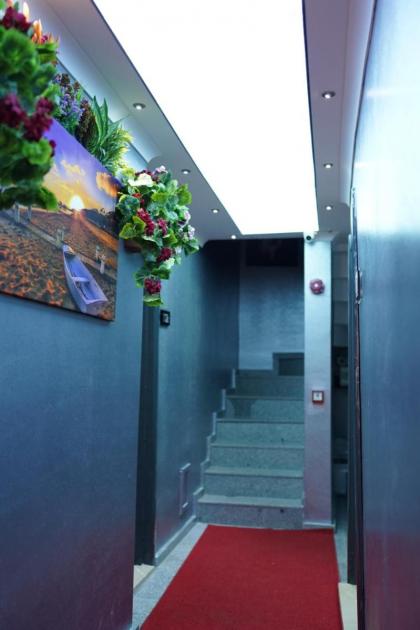 Middle Village Suite Hotel - image 29