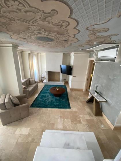 AB Residences-Cihangir Luxury Diamond Apartment - image 24