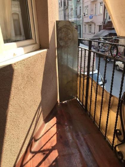 Authentic 1+1 Flat in Taksim - image 25