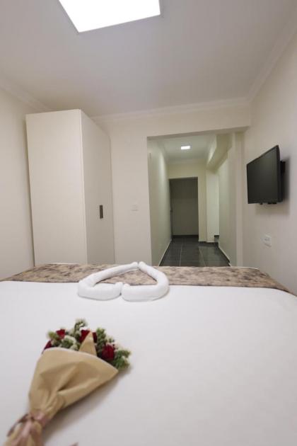 Bonita Apart - image 21