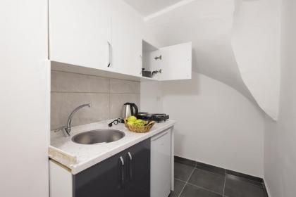 Bonita Apart - image 22