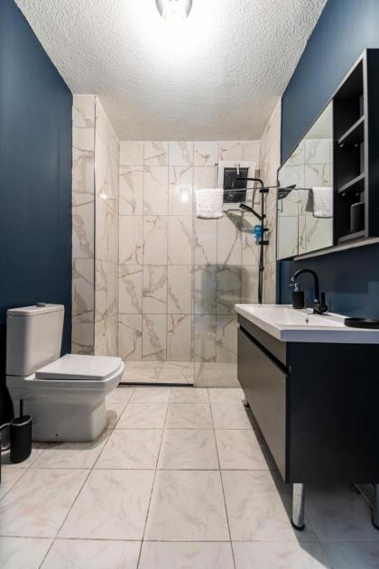 Hexa Suites Hotel - image 24