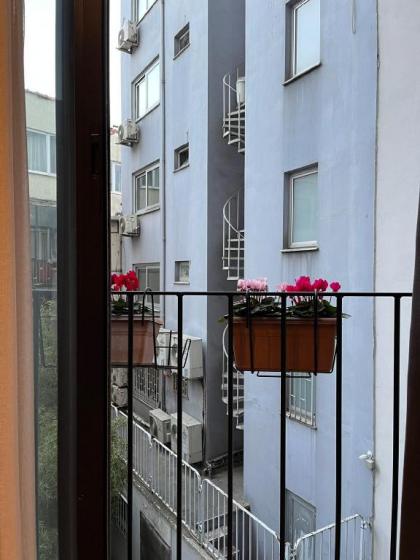 Stylish and new apartment in the heart of ?stanbul - image 27