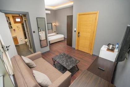 216 Palace Suite - image 28