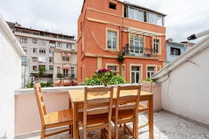Entire 4-floors Modern House Near Galata Port - image 22