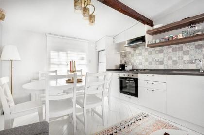 Entire 4-floors Modern House Near Galata Port - image 26