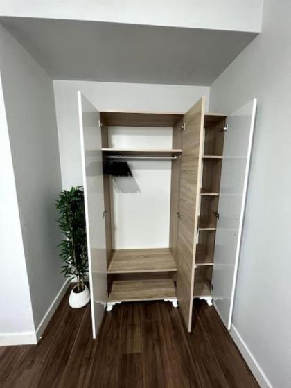 Lovely 1 Bedroom with gym and pool - image 23
