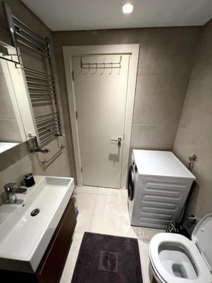 Lovely 1 Bedroom with gym and pool - image 25