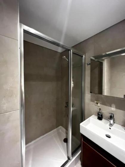 Lovely 1 Bedroom with gym and pool - image 27