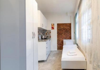 The Red Tent Suite 88 - image 27