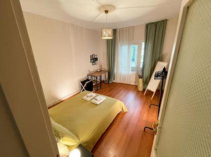 Cihangir'de Merkezi ve Balkonlu Daire - image 30